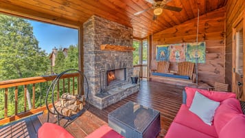 Cabin, 4 Bedrooms | Balkoni