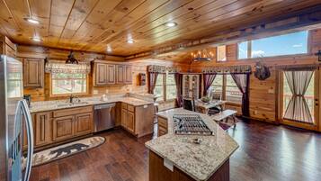 Cabin, 4 Bedrooms | Private kitchen