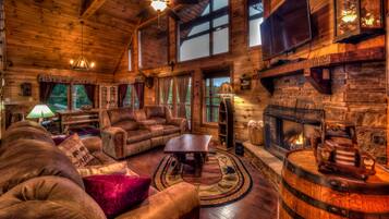 Cabin, 4 Bedrooms | Living room
