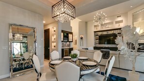 Studiolejlighed (4 Bedrooms) | Spisestue