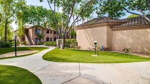 Property grounds - New Listing! Remodeled Condo in North Scottsdale! (Scottsdale)