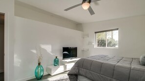 Studio (3 Bedrooms)