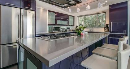 Mid-century Modern W/backyard Oasis, Putting Green