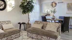 Studio (4 Bedrooms) | Wohnbereich