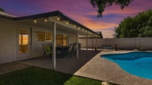 Outdoor pool - Tempe Remodel w/ Sparkling Pool and Game Room! (Tempe)