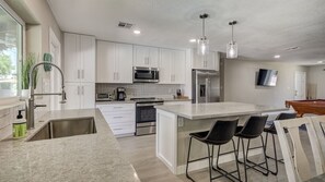 Studio (4 Bedrooms) | Private kitchen | Fridge, microwave, oven, stovetop - Tempe Remodel w/ Sparkling Pool and Game Room! (Tempe)