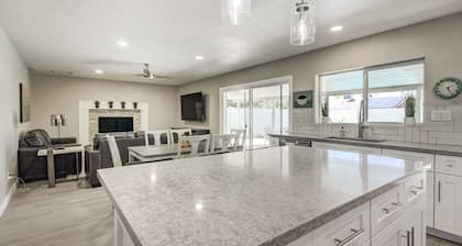 Tempe Remodel w/ Sparkling Pool and Game Room!