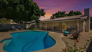 Outdoor pool - Tempe Remodel w/ Sparkling Pool and Game Room! (Tempe)