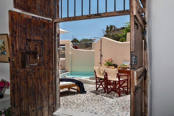 View from property - Abelis 2-Bedroom Luxury Suite with Private Pool and Breakfast (Santorini)