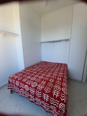 1 bedroom, iron/ironing board, travel cot, free WiFi