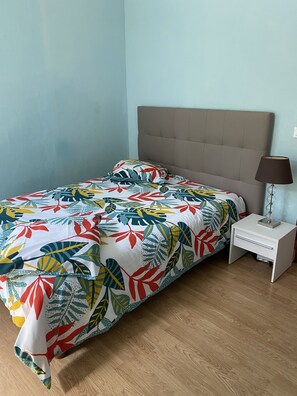 2 chambres, fer et planche à repasser, lit parapluie, Wi-Fi gratuit