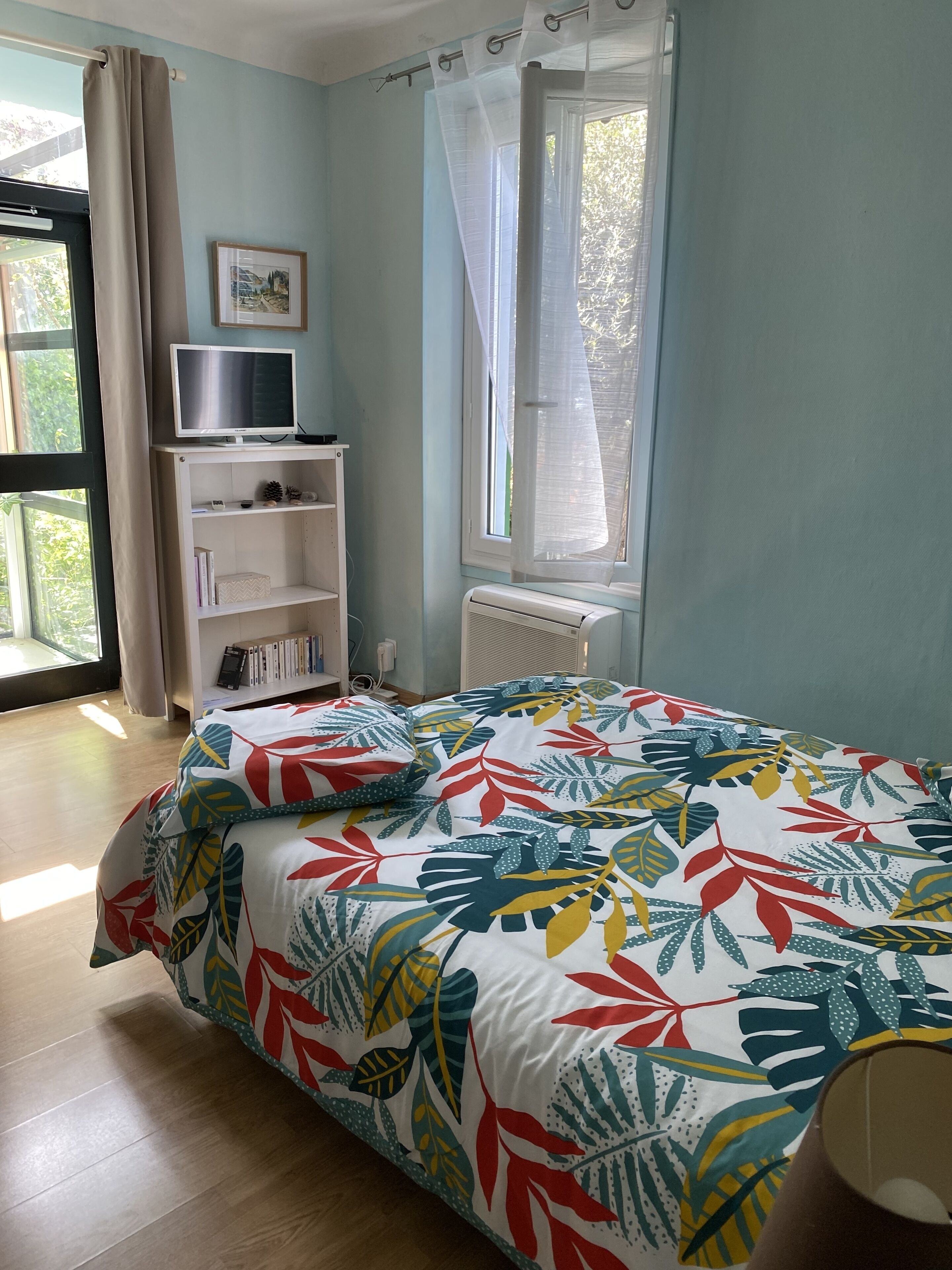 2 bedrooms, iron/ironing board, travel cot, free WiFi