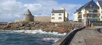 House 100m² - Enclosed garden - facing the Lomener breakwater