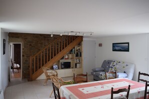 Interior - House 100m² - Enclosed garden - facing the Lomener breakwater (Ploemeur)