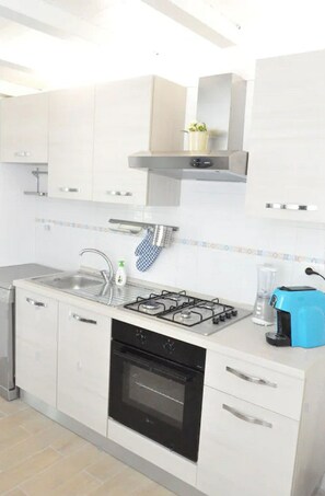 Kühlschrank, Ofen, Herdplatte, Geschirrspüler