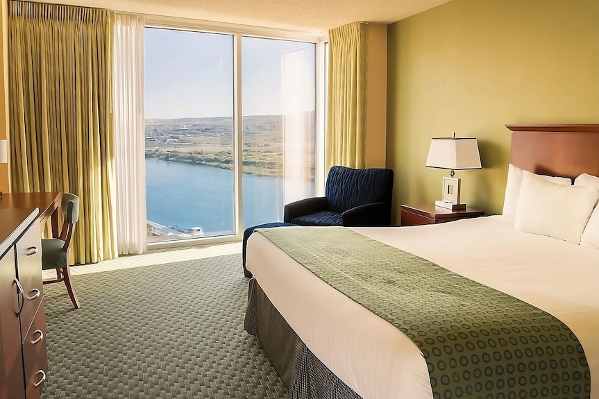 Riverview King Room | Aquarius Casino Resort | Colorado River View - Bullhead City, AZ