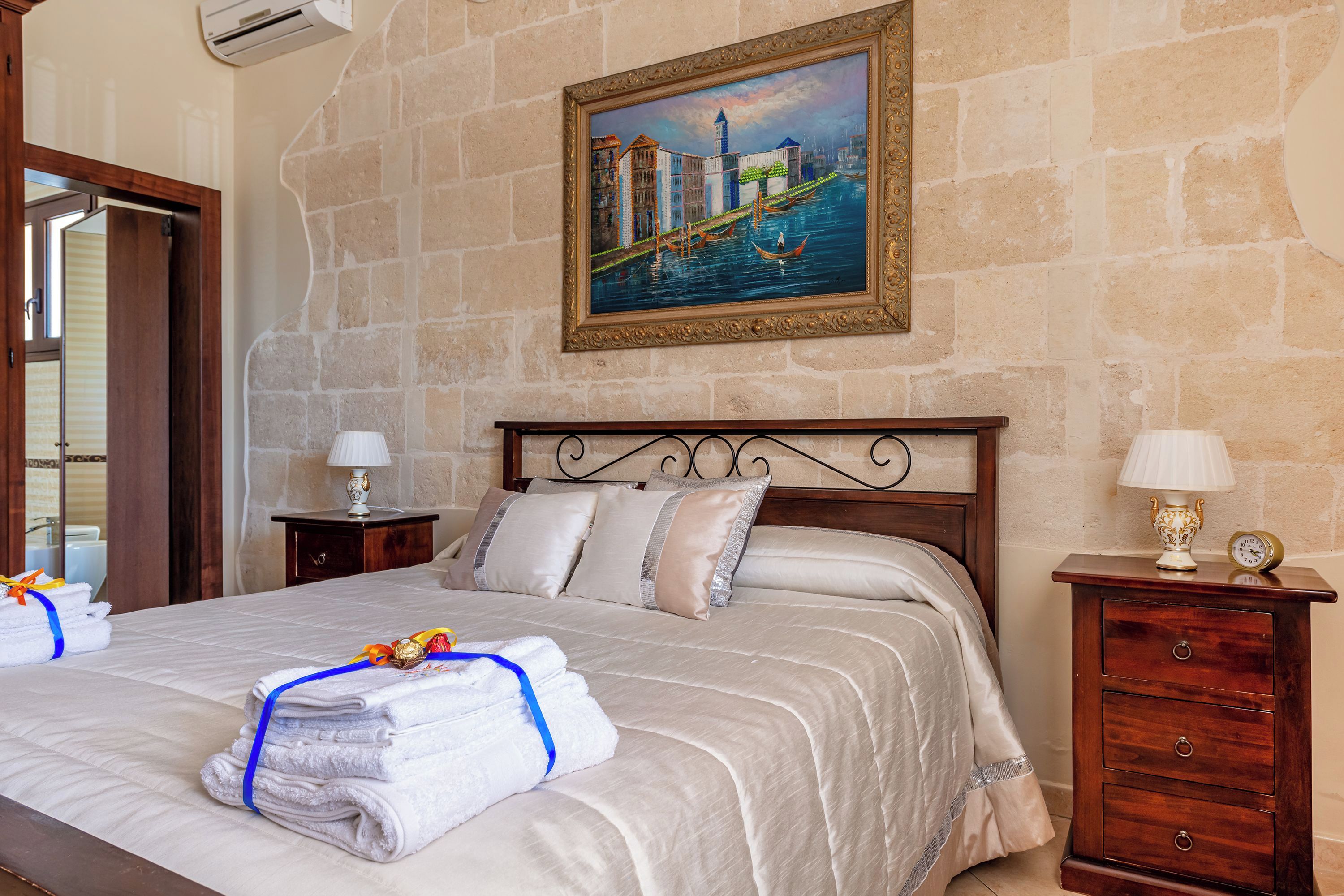 Family Villa, 2 Bedrooms, 2 Bathrooms (Villa Simone Vacation Villa With Wifi) | 2 bedrooms, bed sheets