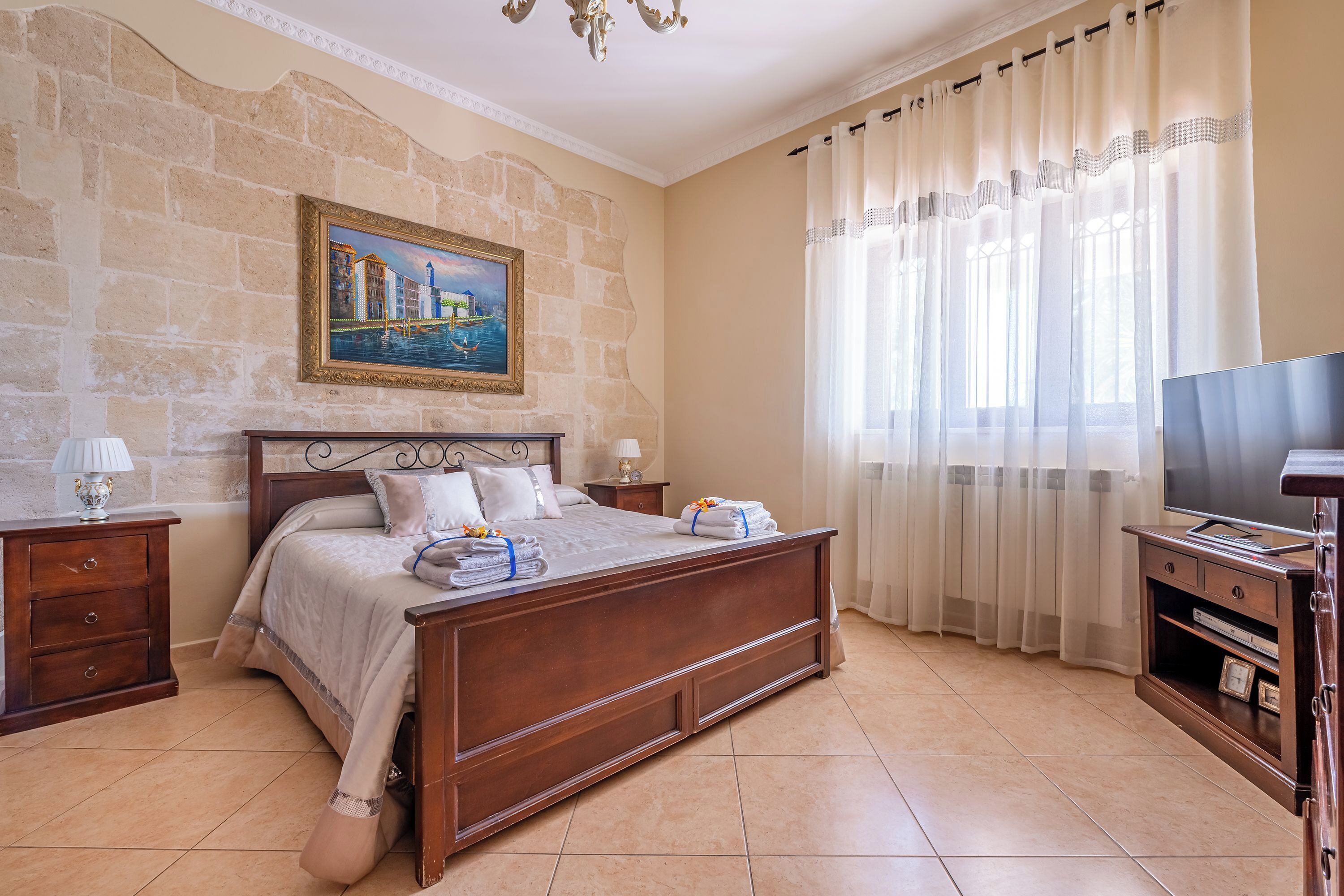 Vila Keluarga, 2 kamar tidur, 2 kamar mandi (Villa Simone Vacation Villa With Wifi) | 2 kamar tidur dan seprai linen