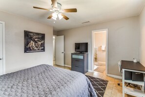 4 bedrooms, desk, iron/ironing board, travel cot
