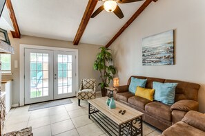 Smart TV, fireplace, video games - Cozy Retreat_New Hot Tub_Lackland_SeaWorld_SixFlags_Riverwalk (San Antonio)