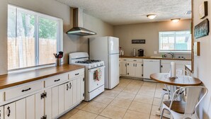 Coffee/tea maker, fridge, microwave, oven