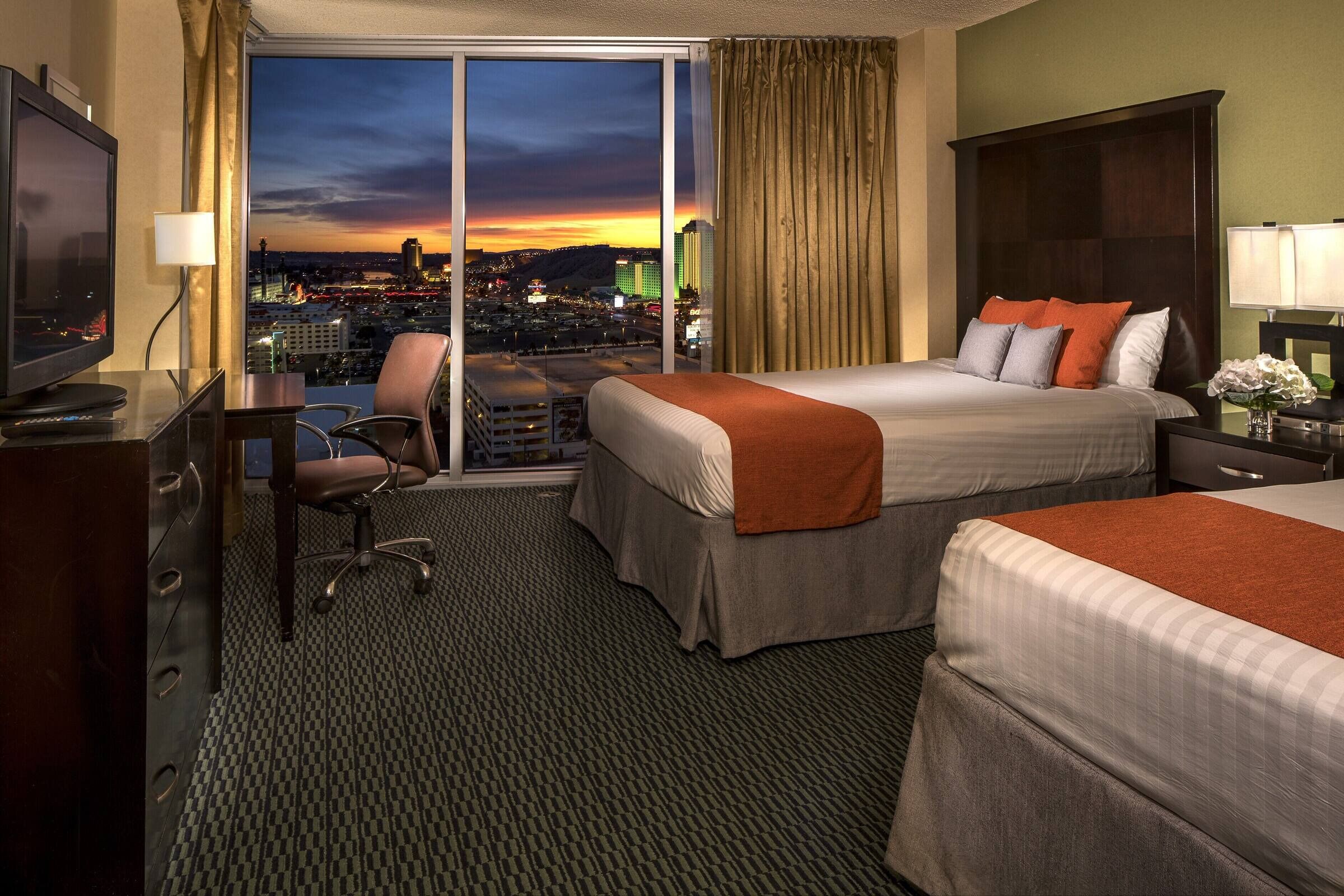 Aquarius Casino Resort | Luxury 2 Queens | 2 Units | Gaming & Dining - Bullhead City, AZ