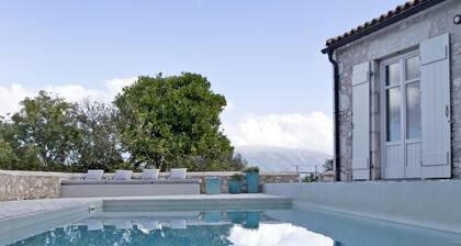 Villa To Throni