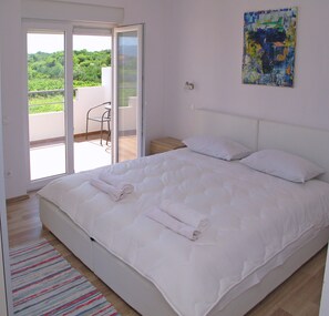 Appartement, Plusieurs lits | 2 chambres, fer et planche à repasser, accès au Wi-Fi (inclus)