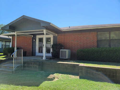 Cozy Cottage Apartment with All Amenities