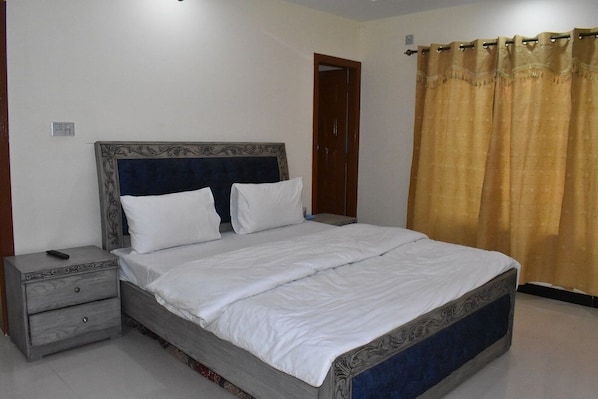 Suíte estúdio | Espaço de trabalho para notebook, Wi-Fi de cortesia, roupa de cama