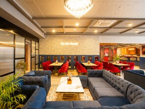 Bar (on property) - Moustache Rishikesh Luxuria - Hostel (Srinagar)