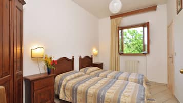 10 kamar tidur, setrika/meja setrika, Wi-Fi gratis, dan seprai linen