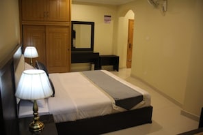 Laptop workspace, blackout drapes, free WiFi, bed sheets