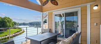 Lavish Lake Lounge by SoCharm | 3rd Fl Waterfront Condo - 3Bed/2Bath Cornelius