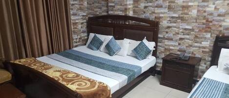 Triple Room | Free WiFi, bed sheets