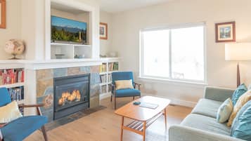 Téléviseur connecté, foyer, livres