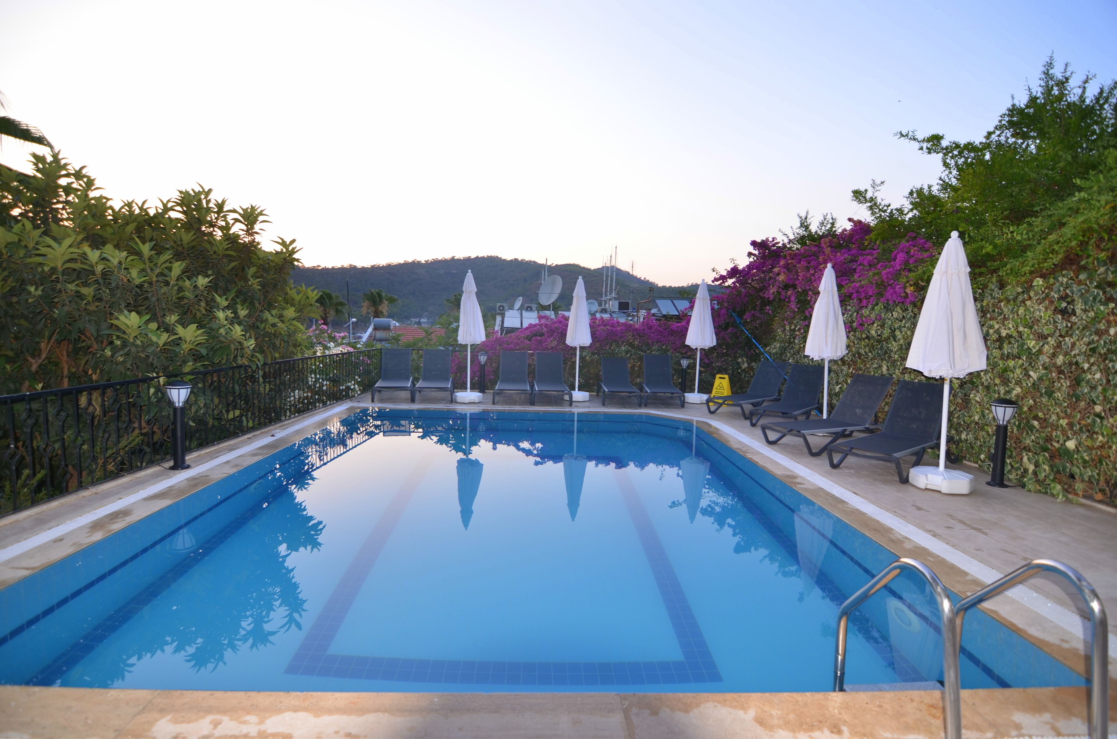 季节性开放的室外游泳池