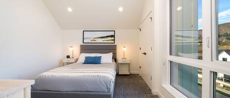 2 bedrooms, desk, free WiFi, bed sheets