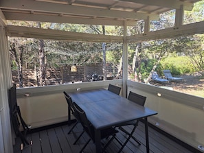 تناول الطعام بالخارج