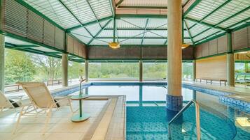 Indendørs pool, udendørs pool, liggestole