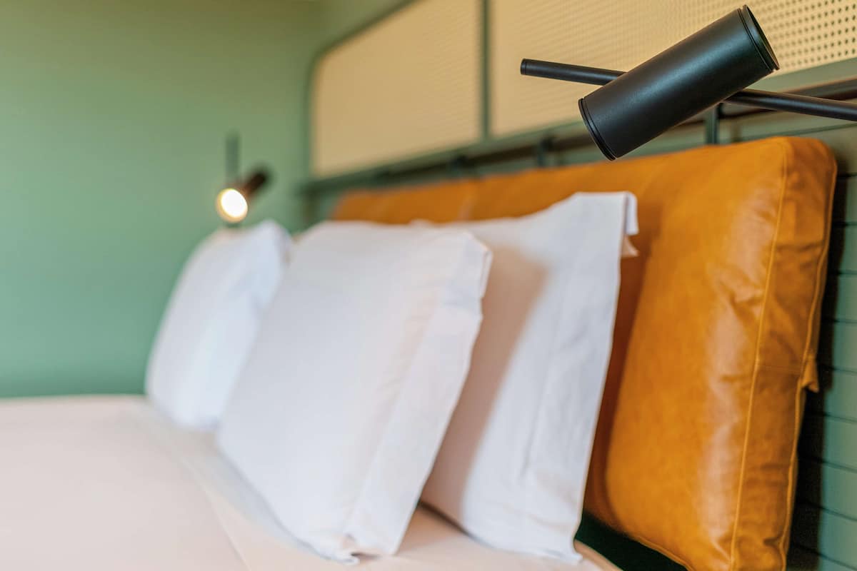 Minibar, coffres-forts dans les chambres, décoration personnalisée