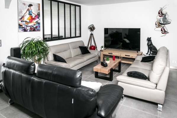 TV, books, stereo