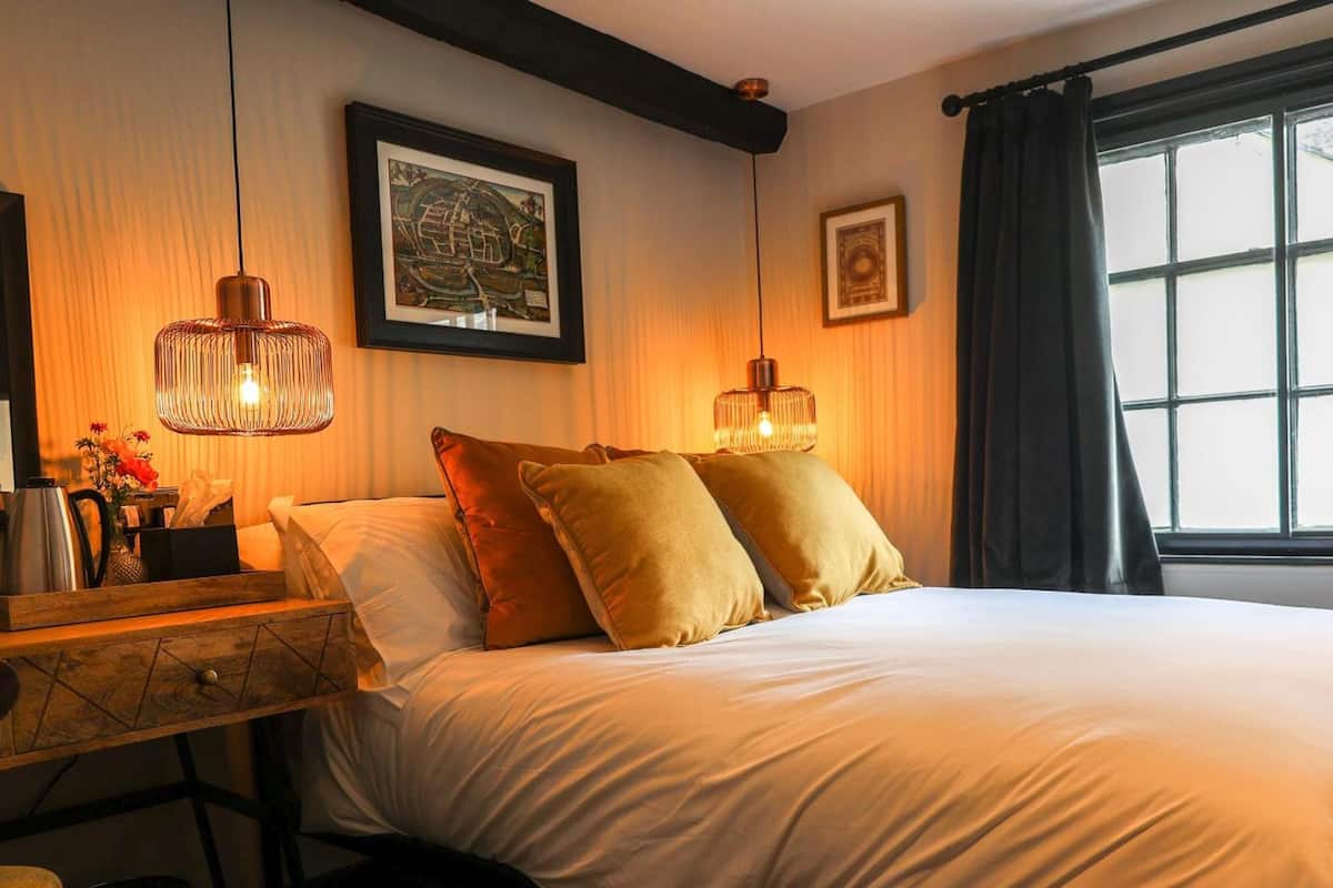 classic double room | 1 bedroom, desk, laptop workspace, free wifi