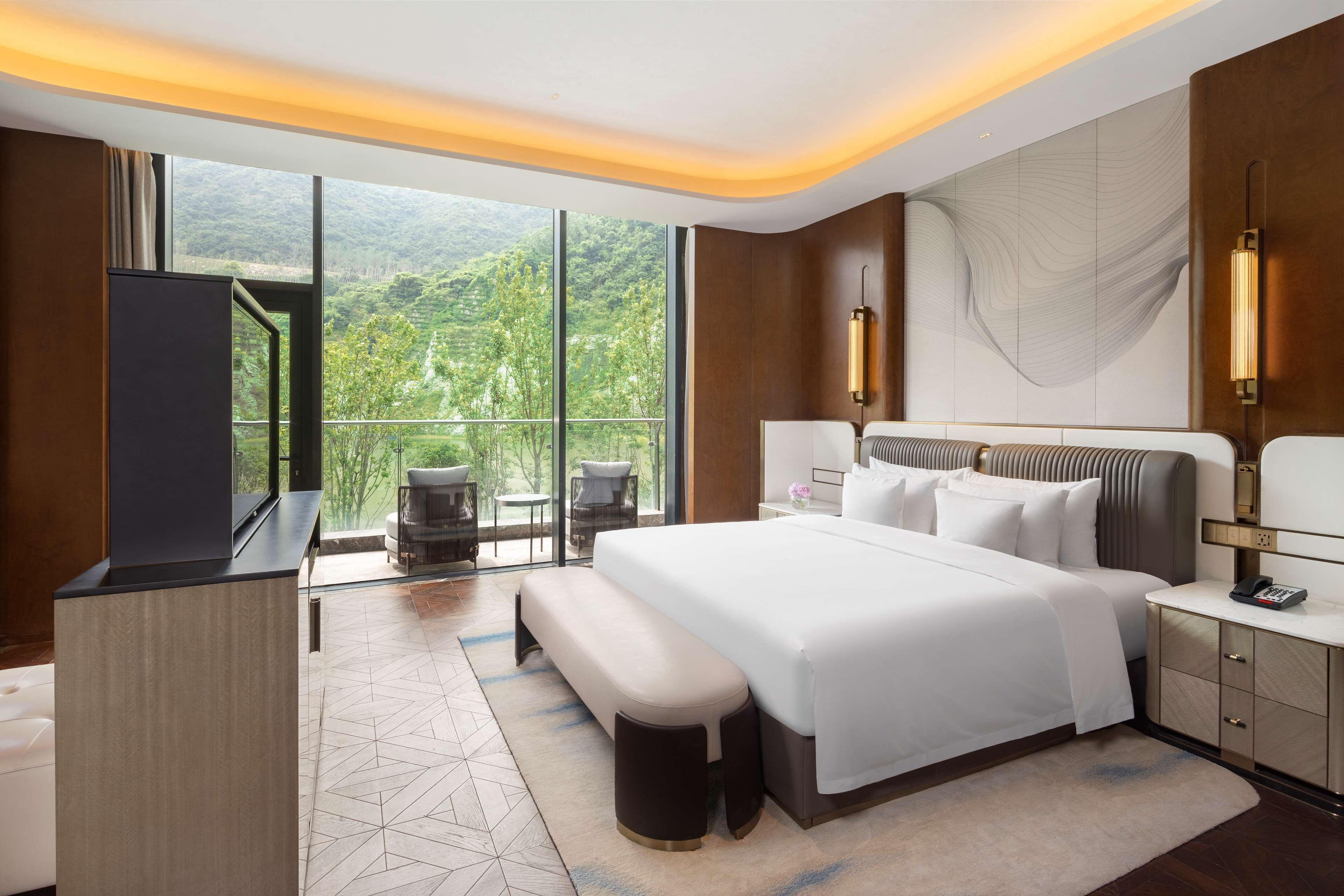 迷你吧、書桌、手提電腦工作空間、隔音