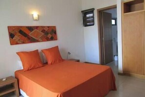 4 bedrooms, iron/ironing board, travel crib, internet