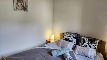 1 chambre, fer et planche Ă repasser, Wi-Fi gratuit, draps fournis