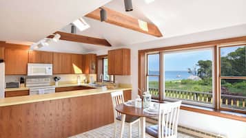 KylskÄp, mikrovÄgsugn, ugn och spishÀll