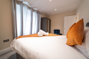 Deluxe Apartment, 3 Bedrooms, Beach View | 3 bedrooms, laptop workspace, iron/ironing board, free WiFi - Three Bed Apt Beach View Brighton by Sojo Stay (Brighton)