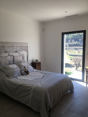 3 bedrooms, iron/ironing board, travel cot, free WiFi