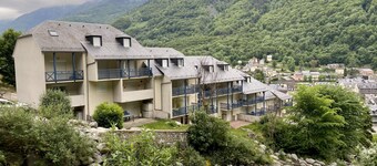 Nouveau! Appartement Rénové en 2021 Avec Superbe vue Montagne, Cascade et Vallée